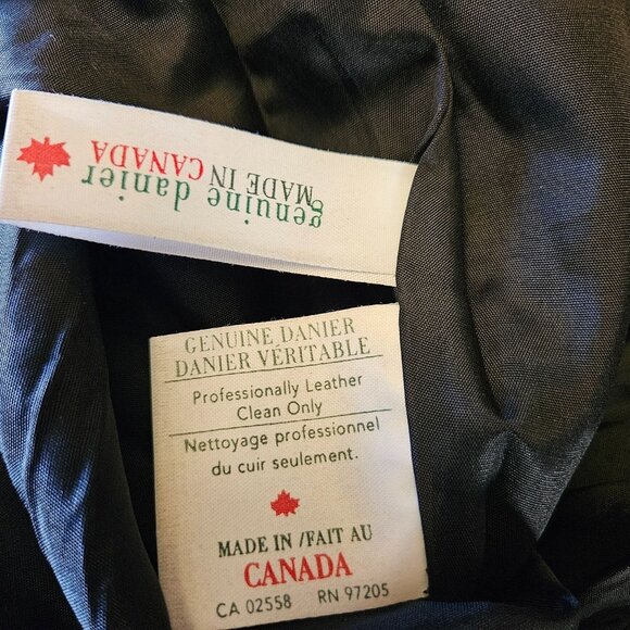 Danier Genuine Leather Pants - Made in Canada - 28" Waist / 31.5" Inseam - Picture 10 of 16
